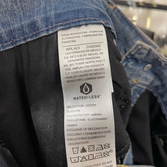 Signature Levi Strauss Gold 16S Totally Shaping Mid Rise Bootcut Women's Jeans - Picture 11 of 11